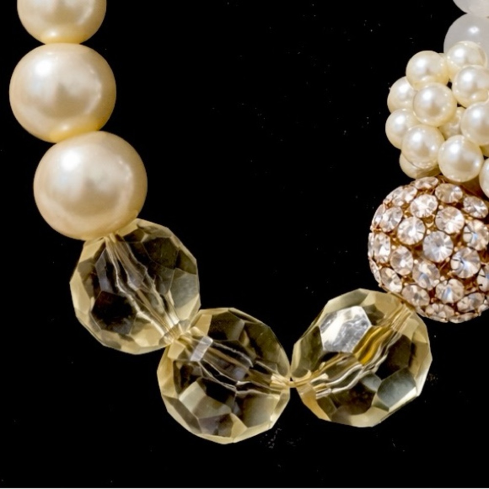 ✨ Champagne Pearl & Crystal Asymmetrical Statement Necklace - Picture 2 of 3